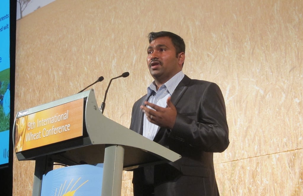 Velu Govindan speaks at International Wheat Conference in 2015. (Photo: Julie Mollins/CIMMYT)