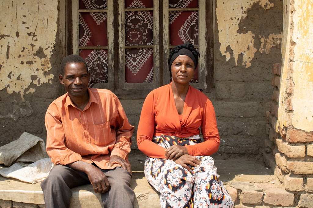 Family farmers Kassim Massi and Joyce Makawa in Lemu, Malawi. (Photo: Shiela Chikulo/CIMMYT)