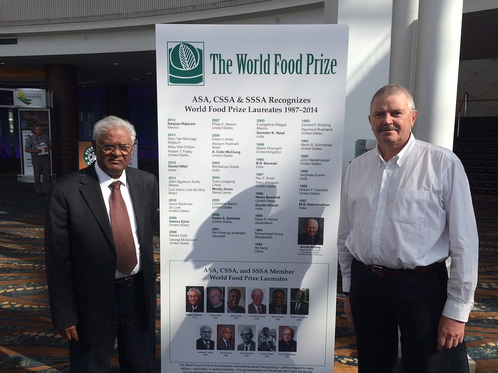 Alex Morgunov (right) with World Food Prize laureate and former CIMMYT wheat program director Sanjaya Rajaram. (Photo: Alex Morgunov/CIMMYT)