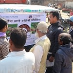 Farmers listen to information about fall armyworm displayed on an auto-rickshaw in Nepal’s Banke district. (Photo: Darbin Joshi/CIMMYT)