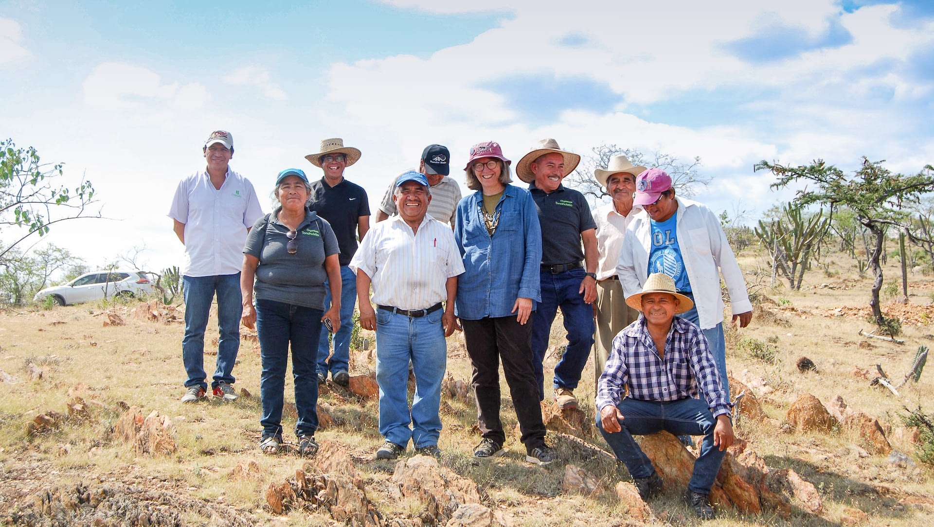 Denise Costich (center, pink hat) stands with members of the Totomoxtle project in Tonahuixtla. (Photo: Provided by Denise Costich/CIMMYT)