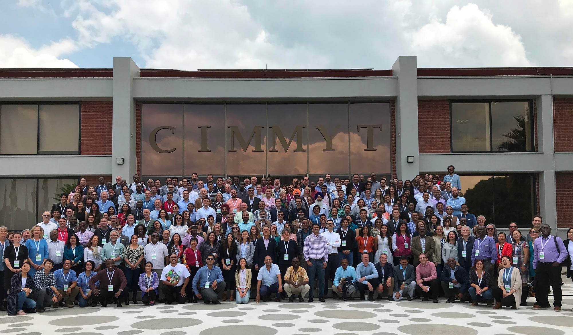 CIMMYT staff from offices worldwide pose for a group photo at Science Week 2018. (Photo: CIMMYT)