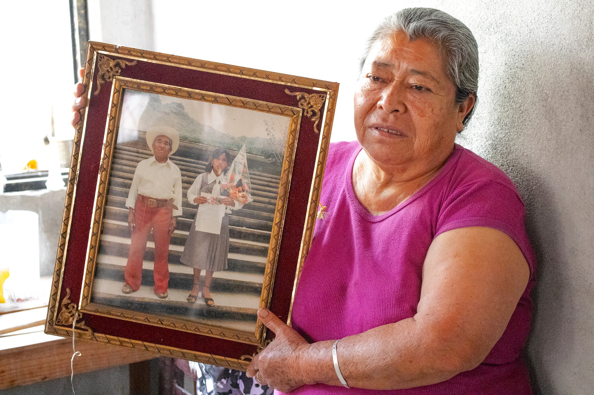 Ventura Oliveros Garcia holds a photograph of her father, Santos Oliveros, who was one of the maize farmers who donated seed to CIMMYT’s genebank in 1966-67. (Photo: E. Orchardson/CIMMYT)