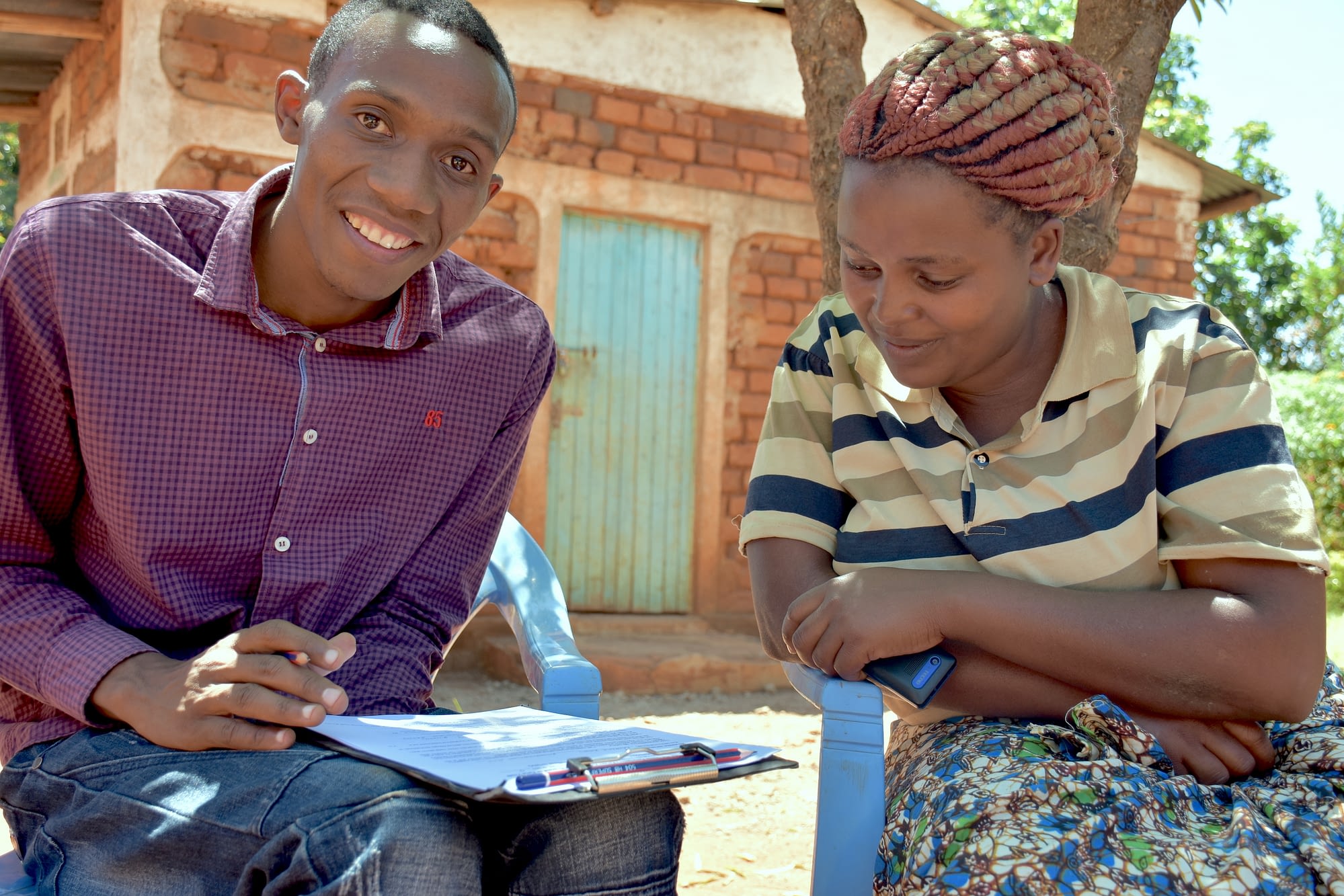 An enumerator (left) collects a farmer’s details and socioeconomic data before she participates in the evaluation of maize varieties. (Photo: Joshua Masinde/CIMMYT)