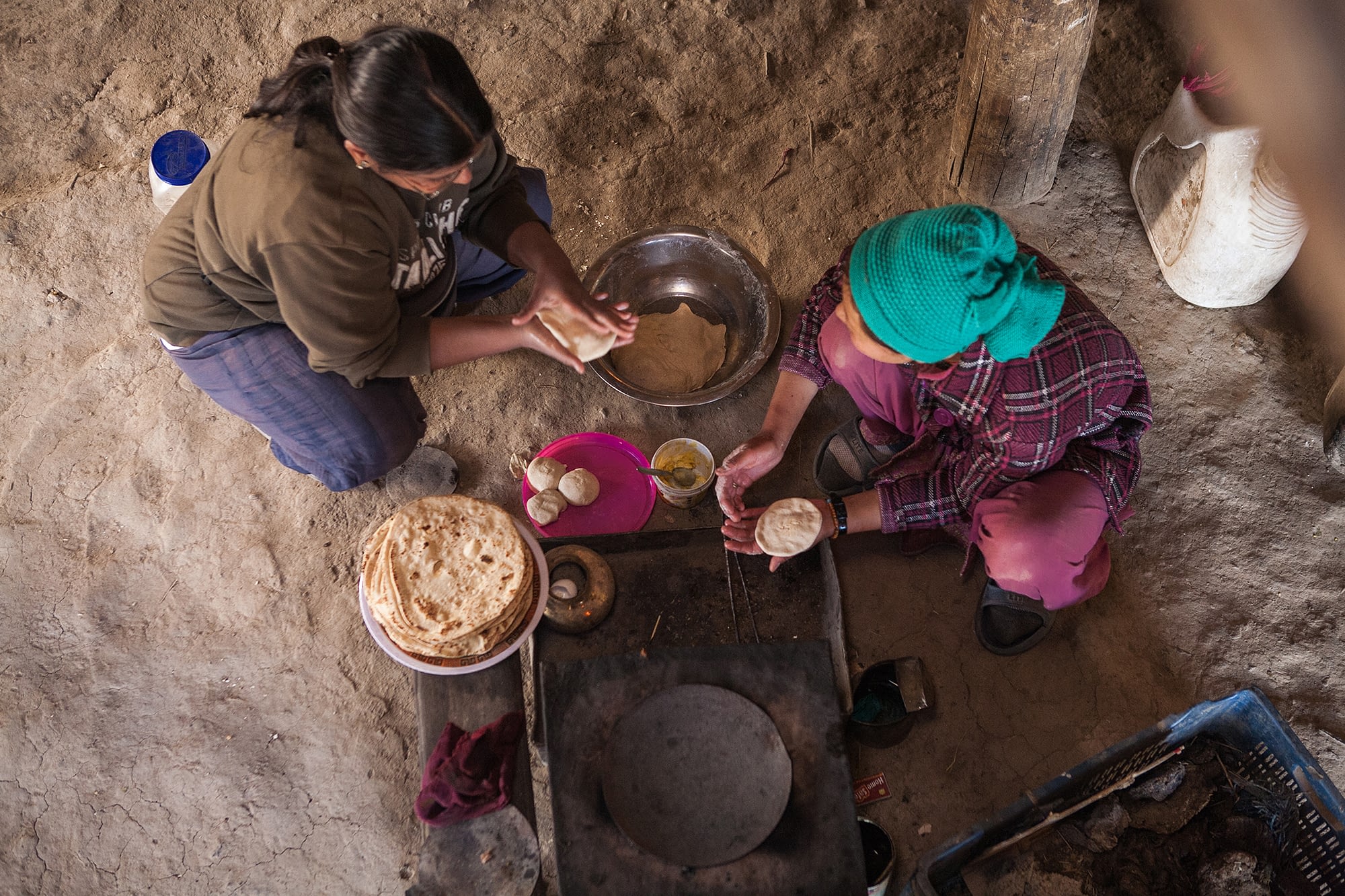 Women cook chapatis in Sani, Zanskar valley, India. Photo: SandeepaChetan's Travels (CC BY-NC-ND 2.0) 