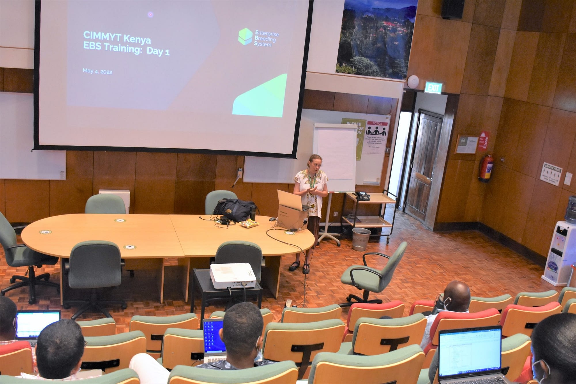 Kate Dreher, Data Manager at CIMMYT, presents to scientists, technicians, data management and support teams during the Enterprise Breeding System (EBS) training in Nairobi, Kenya.  (Photo: Susan Umazi Otieno/CIMMYT)
