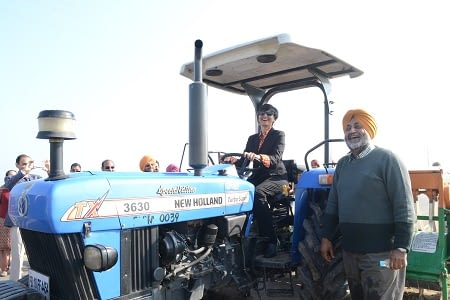Happy Australian High Commissioner riding a tractor at BISA Ludhiana. (Photo: Hardeep/CIMMYT)