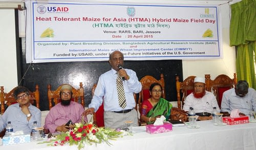 Rafiqul Islam Mondal, BARI Director General, addressing the participants in HTMA’s hybrid field day held in Jessore, Bangladesh. Photo: BARI.