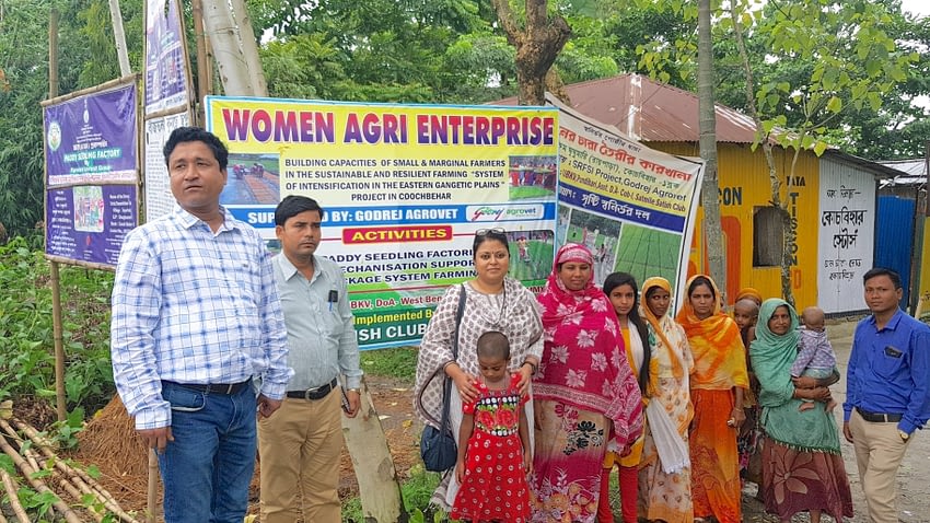 Hosneara Bibi (center, in pink) poses for a photograph with other members of her self-help group, SSCOP representatives and Sagarika Bose, Deputy General Manager of Corporate Social Responsibility for Godrej Agrovet. (Photo: SSCOP)