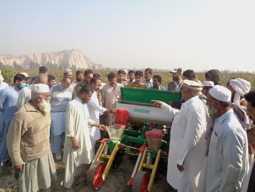 Farmers in Nowshera district attend a demonstration on how to use the tractor-operated precision maize planter. (Photo: Kashif Syed/CIMMYT)