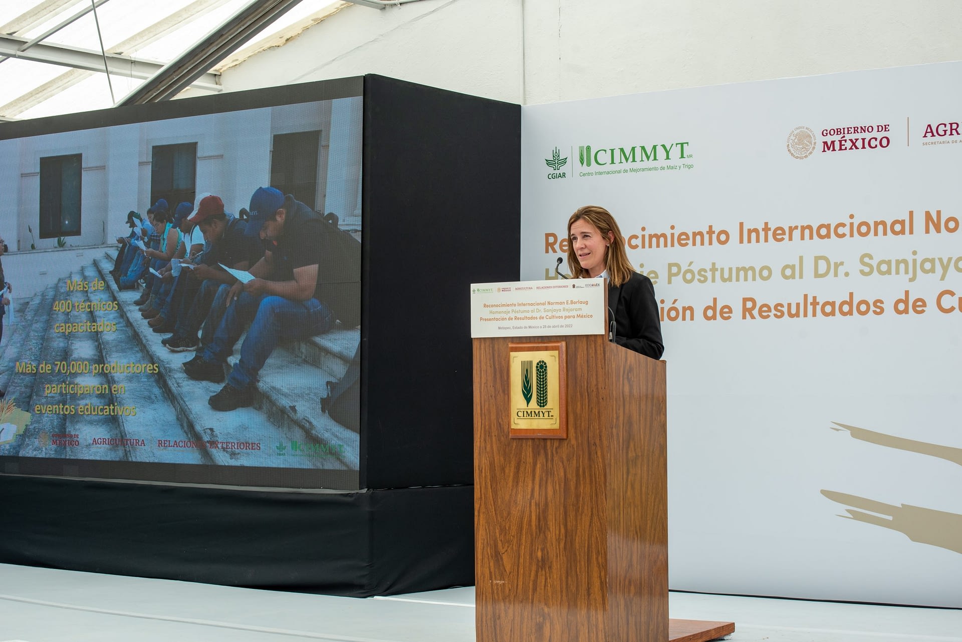 CIMMYT’s Wheat Germplasm Bank Curator and Genotyping Specialist Carolina Sansaloni at the Crops for Mexico presentation. (Photo: Alfonso Arredondo Cortés/CIMMYT)